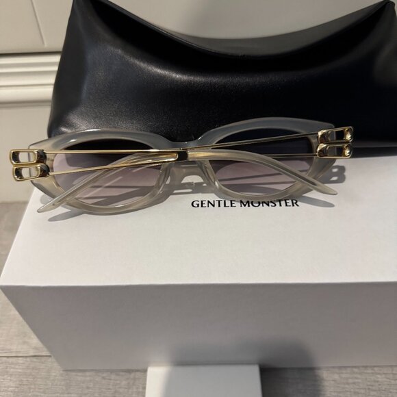 Gentle Monster Translucent Oval Sunglasses Gold Metal Detail main image 6
